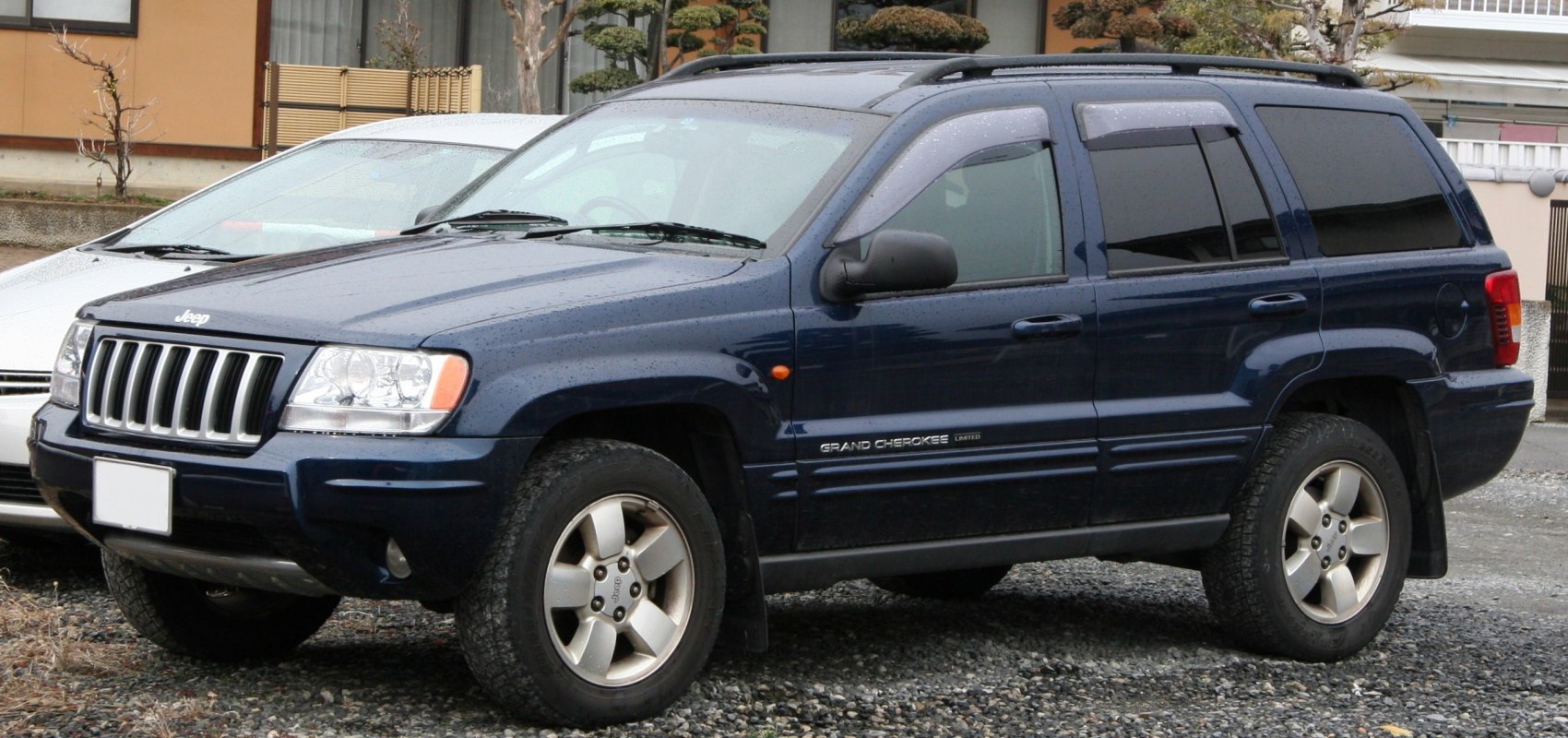 Dark blue SUV with seven-slot grille and alloy wheels side profile