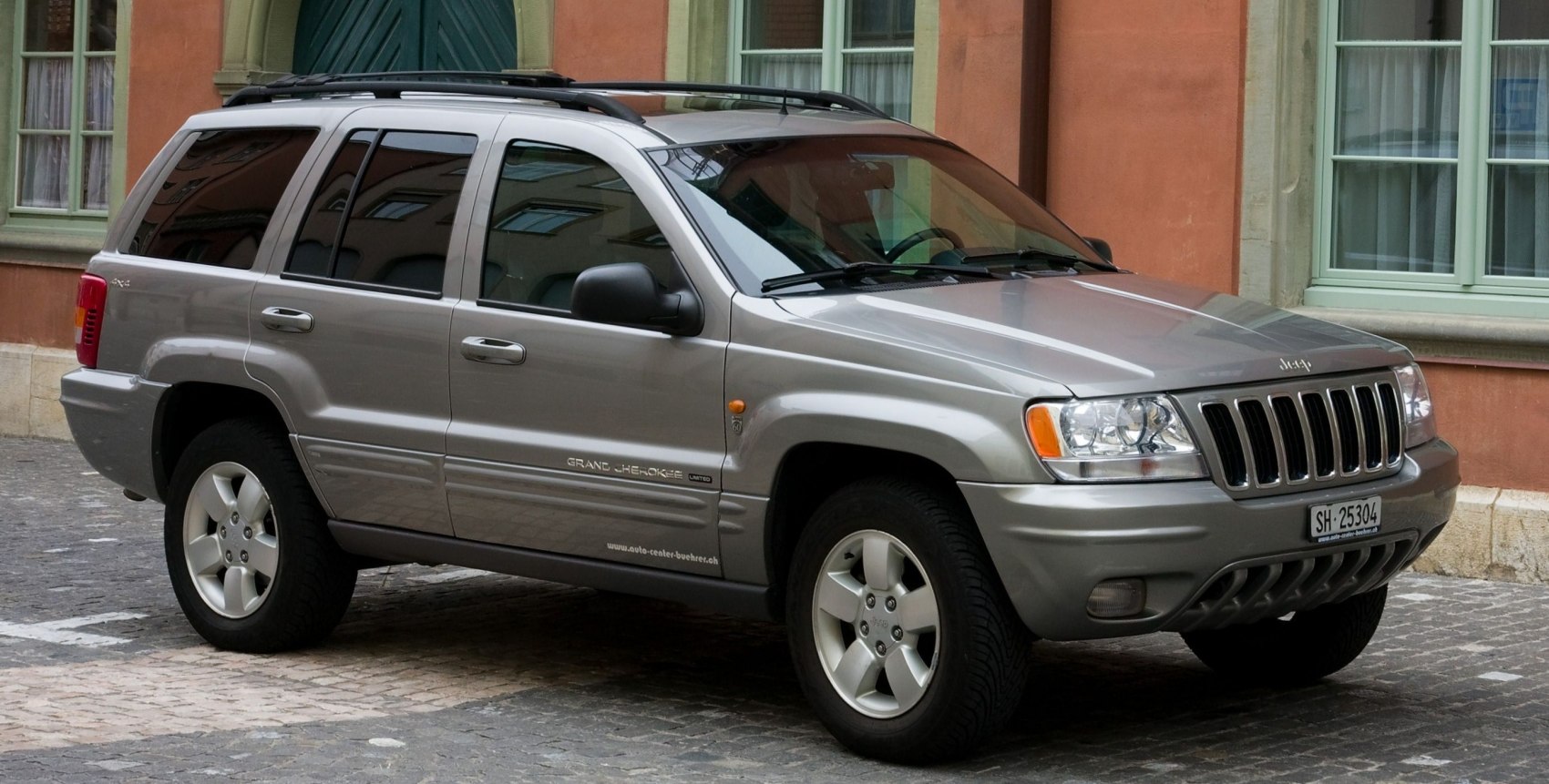 Front and side view of an SUV with alloy wheels and roof rails