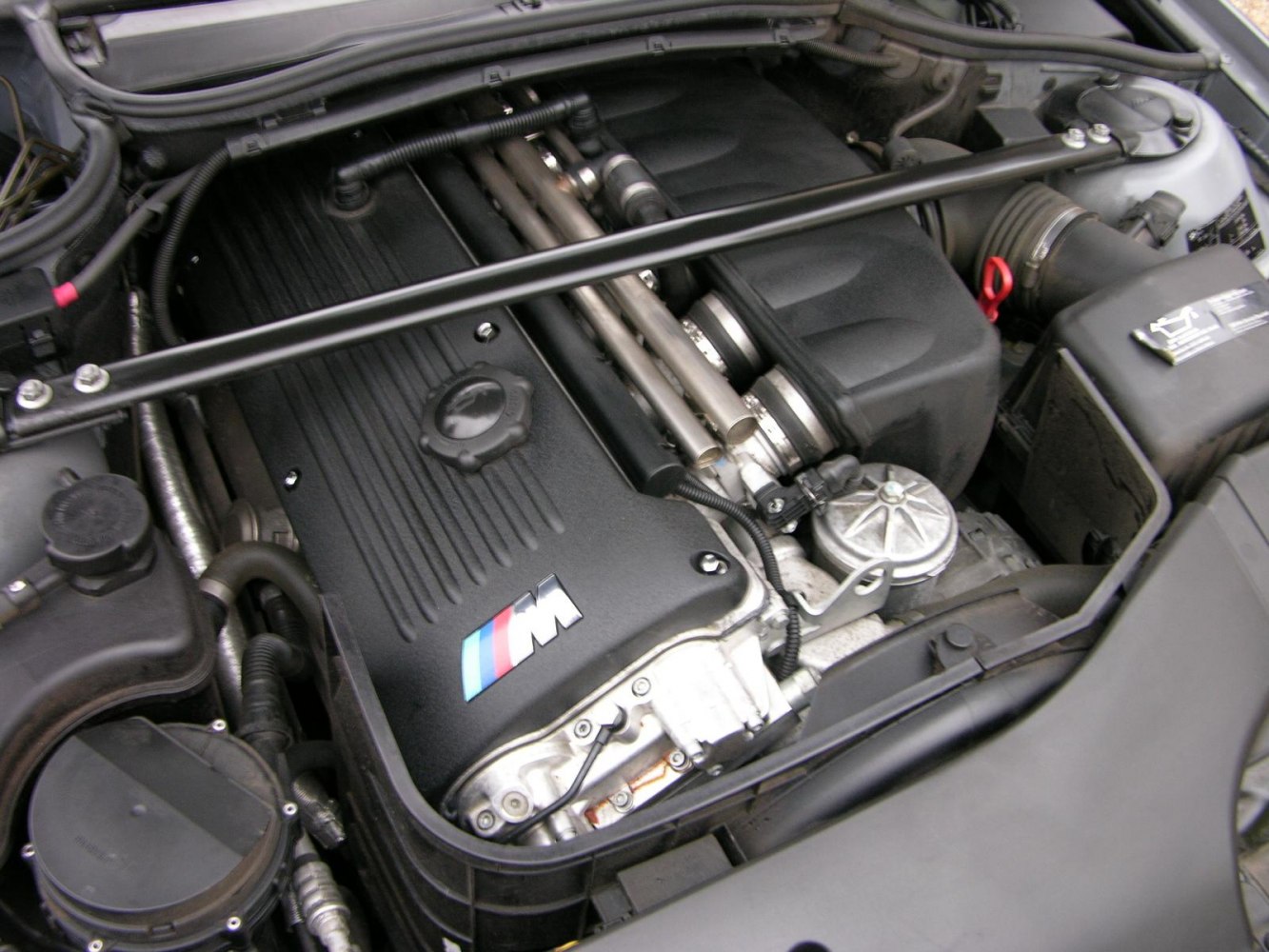 BMW M power engine cover and intake manifold in engine bay