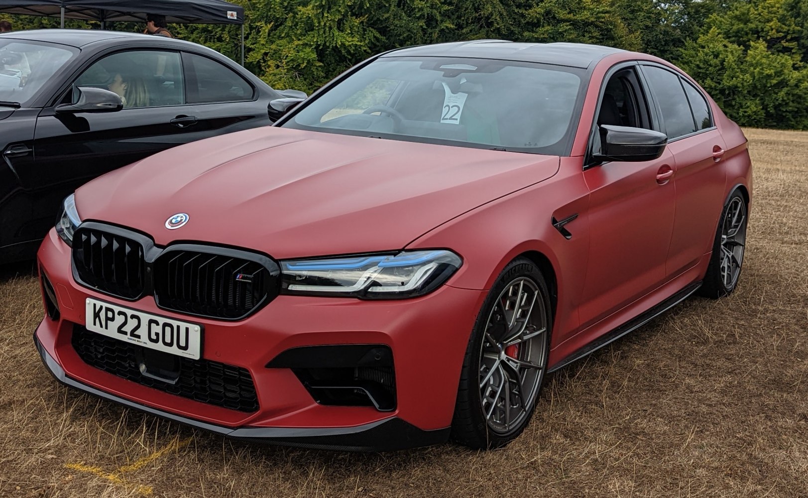 Front grille and LED headlights with sporty aerodynamic design
