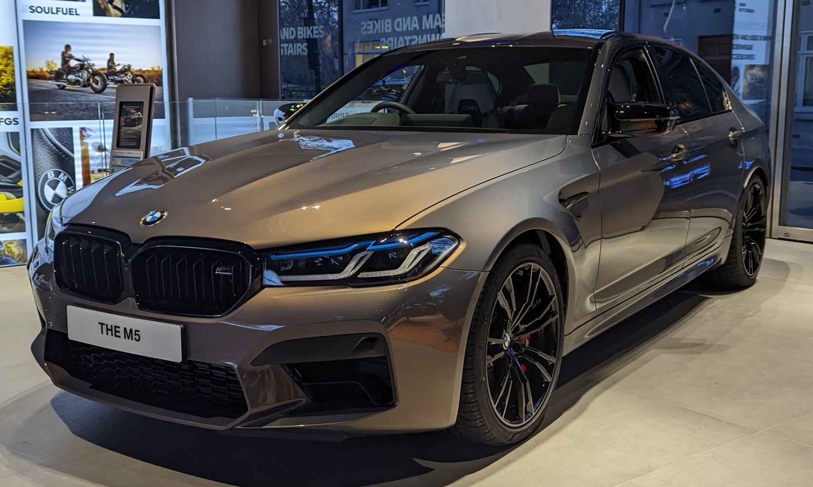 Front view with kidney grille and LED headlights