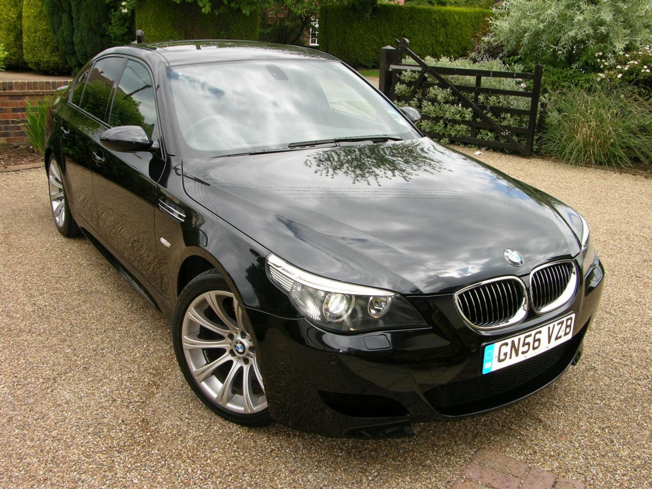 Front view with kidney grille and alloy wheels