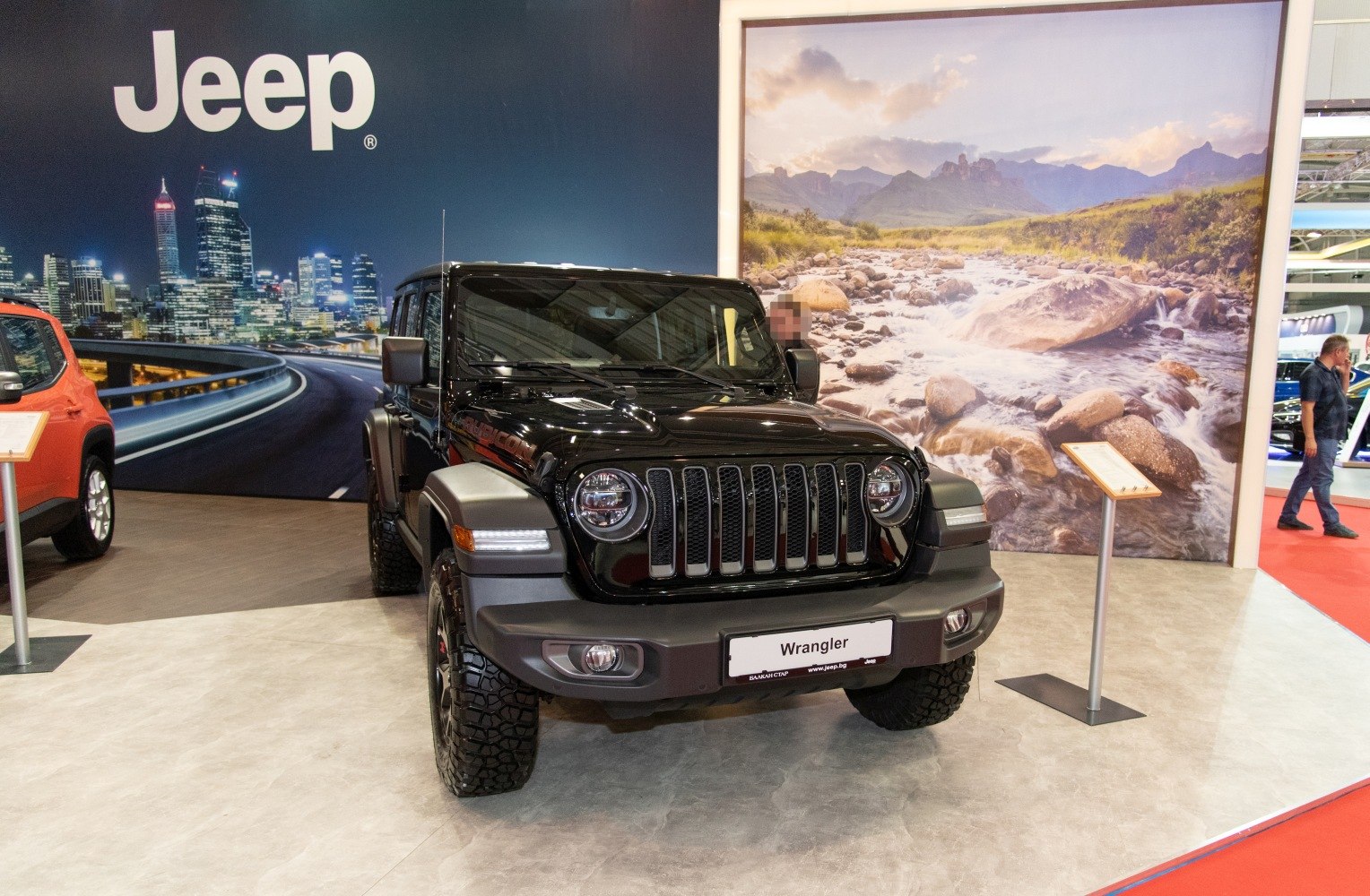 Rugged off-road SUV front with round headlights and seven-slot grille