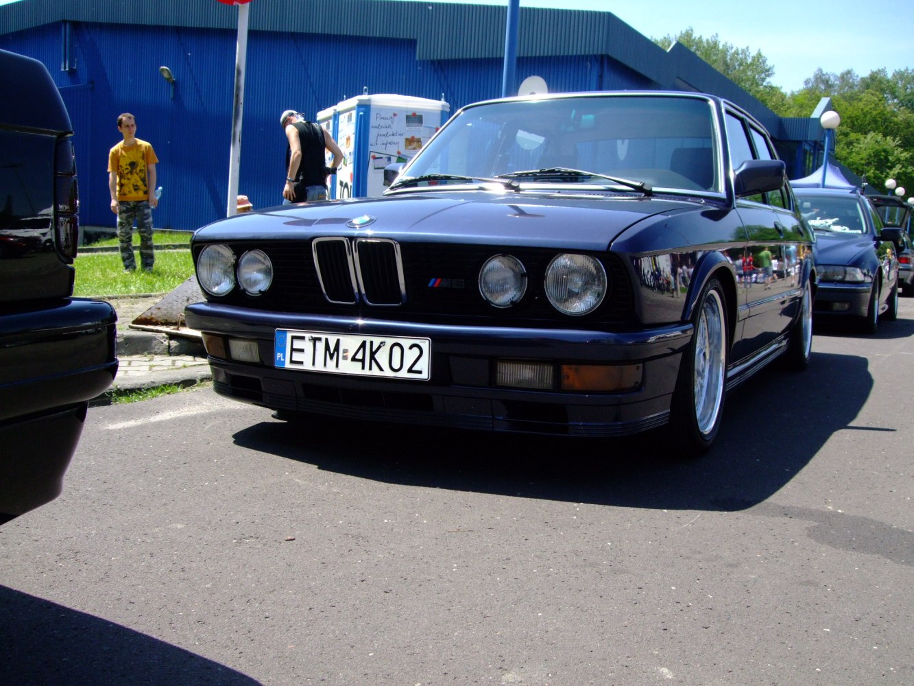 Classic sedan front with quad round headlights and split kidney grille.