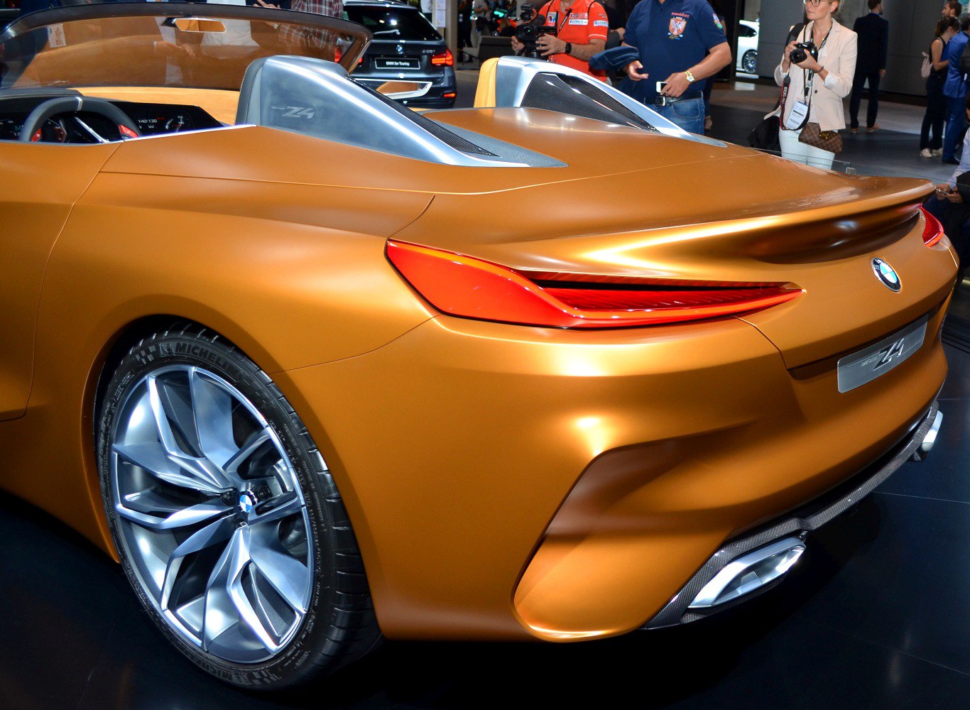 Rear design with sharp taillights and sporty alloy wheel in matte bronze