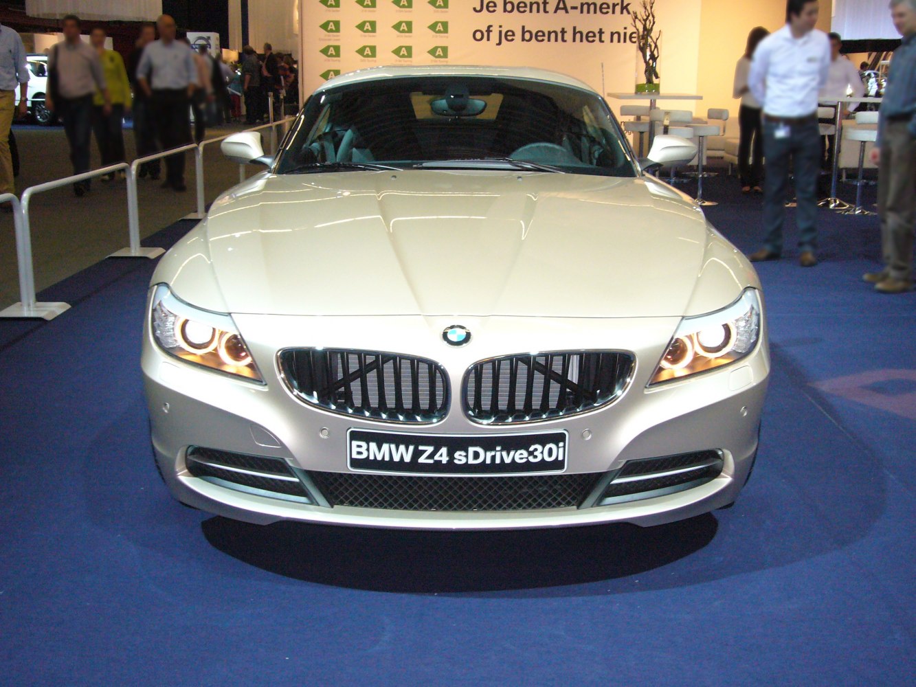 Front view with kidney grille and LED headlights
