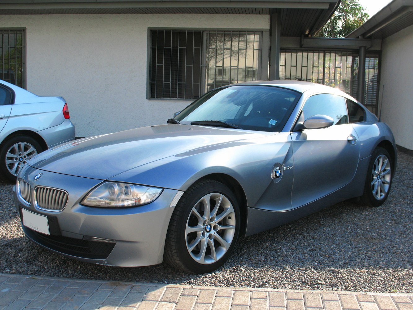 Sporty coupe with smooth body lines and alloy wheels