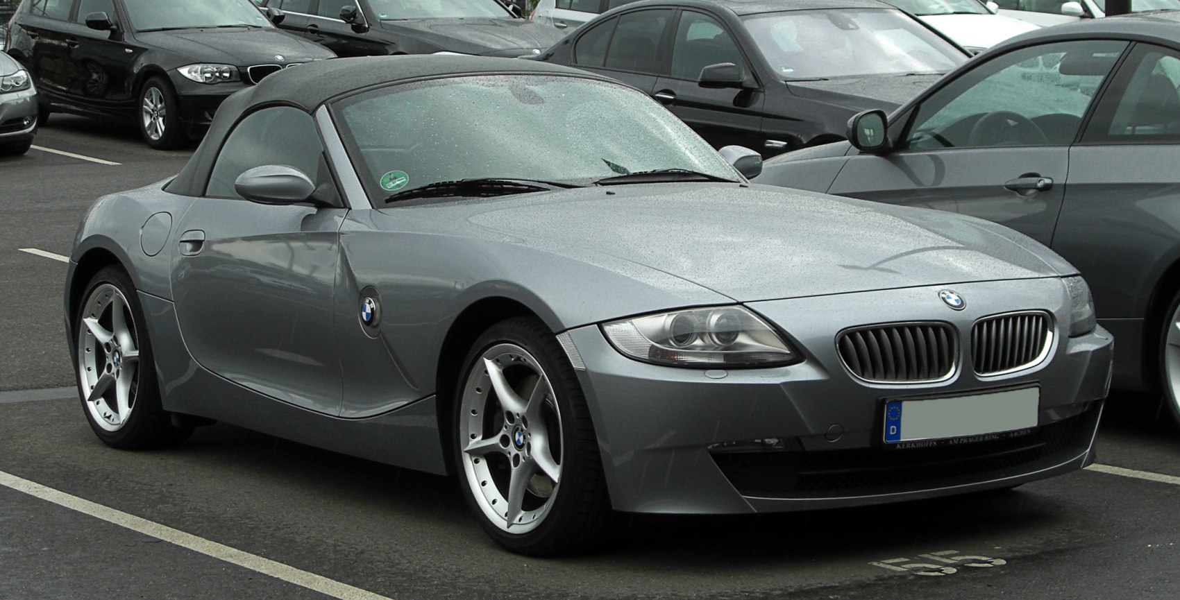 Front view of a sporty convertible roadster with kidney grille and alloy wheels