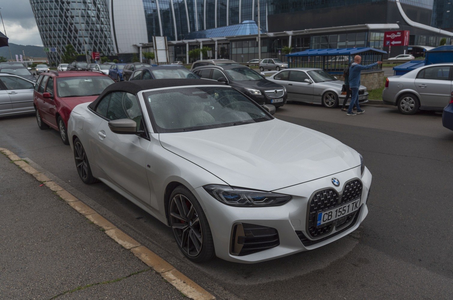 Front-side view of white 4 Series convertible with large kidney grille and sleek LED headlights