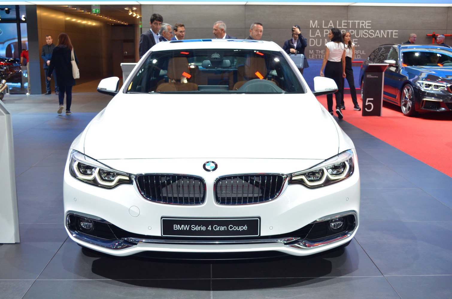 Front grille and headlights design of a modern luxury coupe