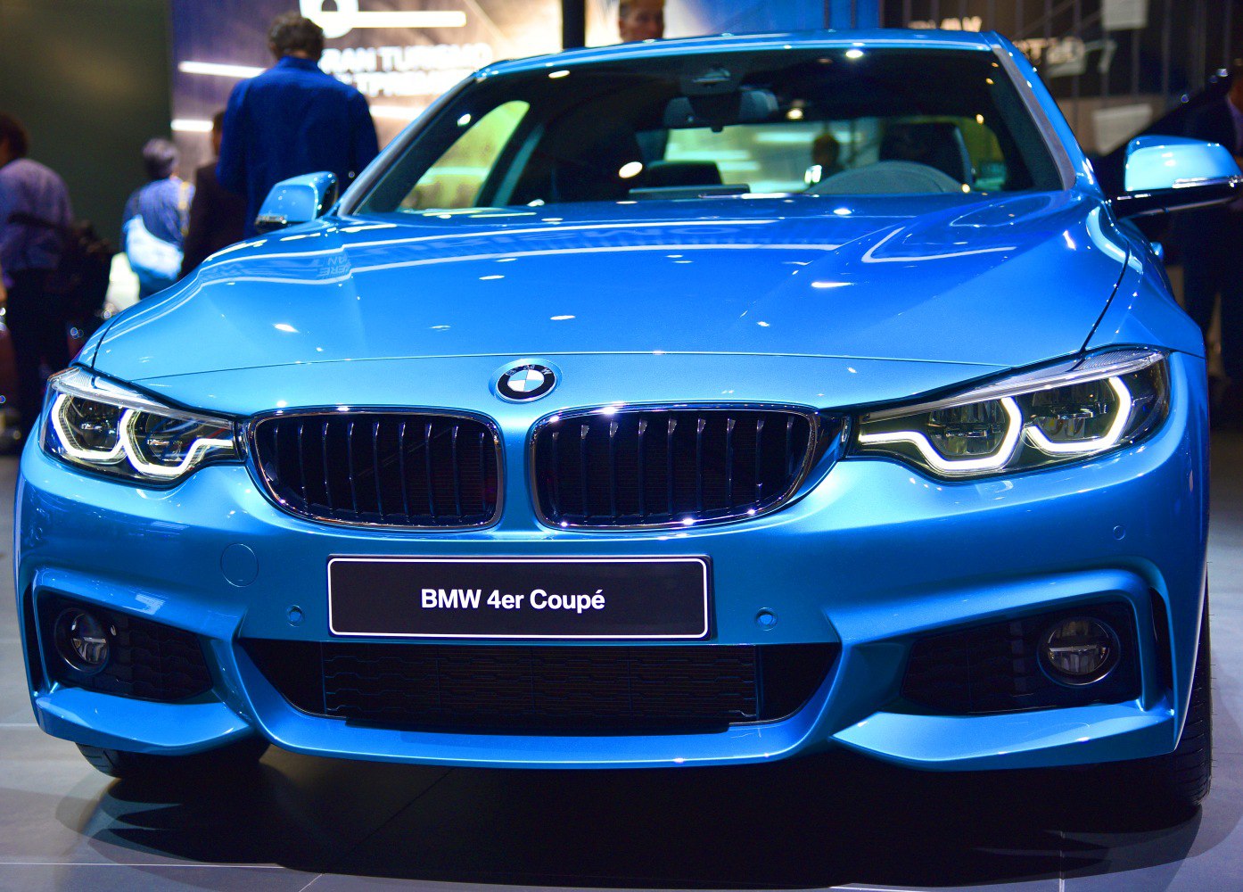 Front view with kidney grille and LED headlights