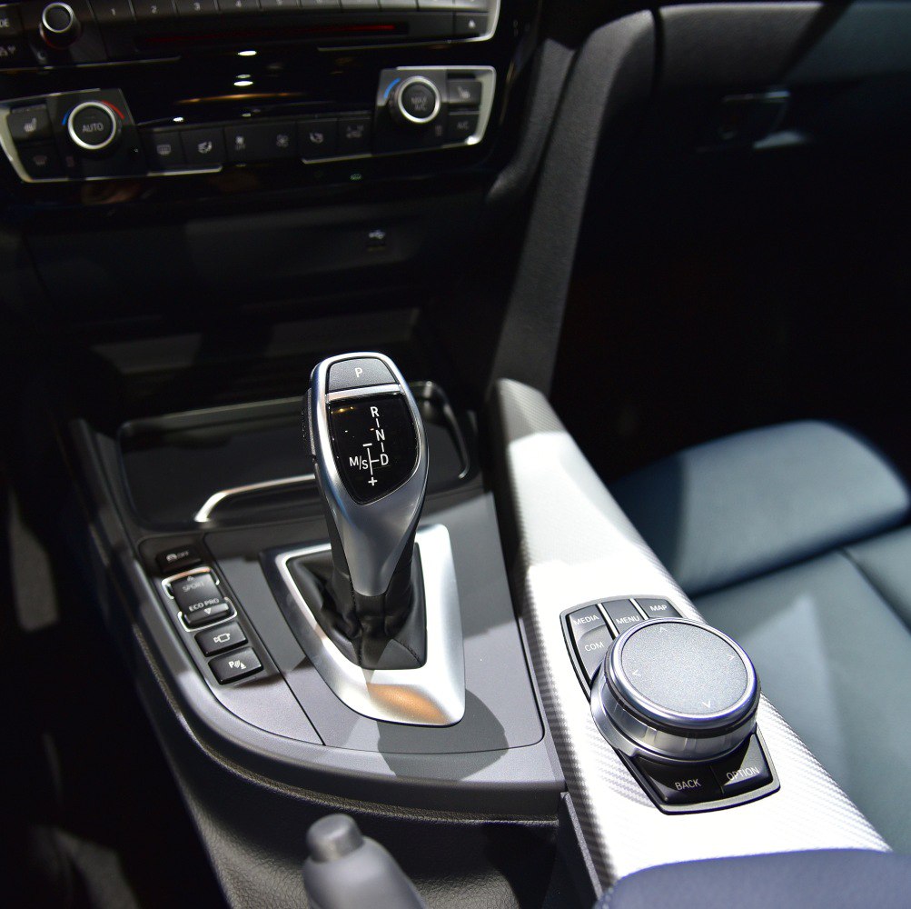 Gear shift lever and central control knob in modern car interior