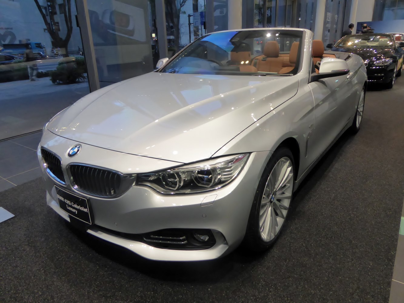 Convertible with sharp headlights and alloy wheels