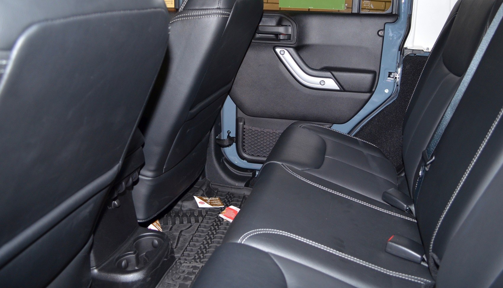 Black leather rear seats and door panel with floor mat