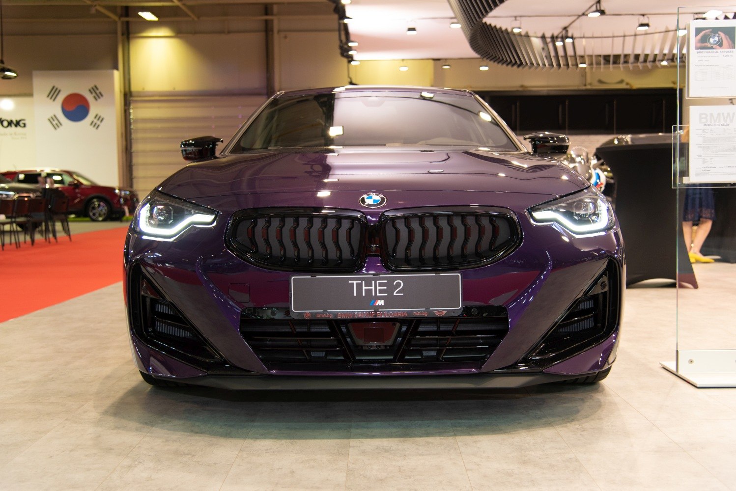 Front view with LED headlights and kidney grille