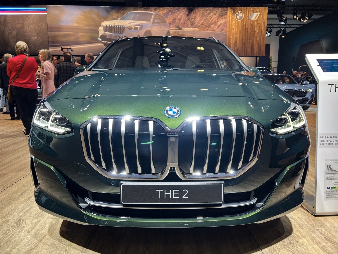 Front view with kidney grille and LED headlights