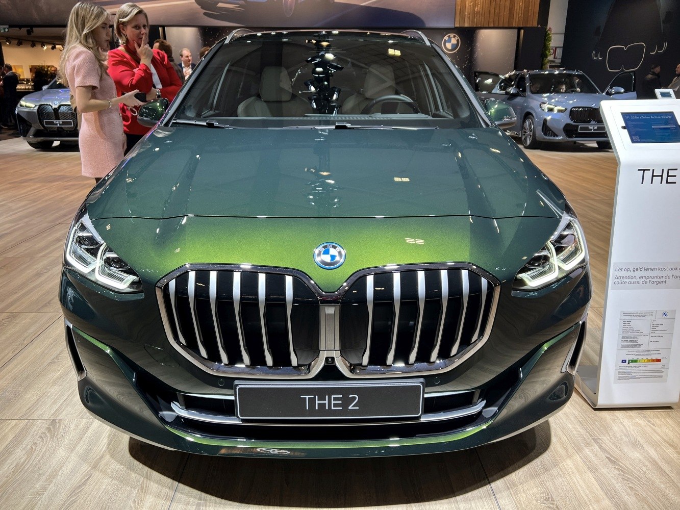 Front view with kidney grille and LED headlights