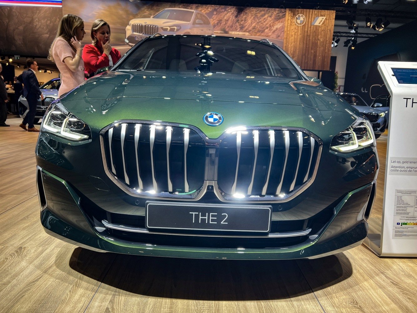 Prominent kidney grille with LED headlights on vehicle front