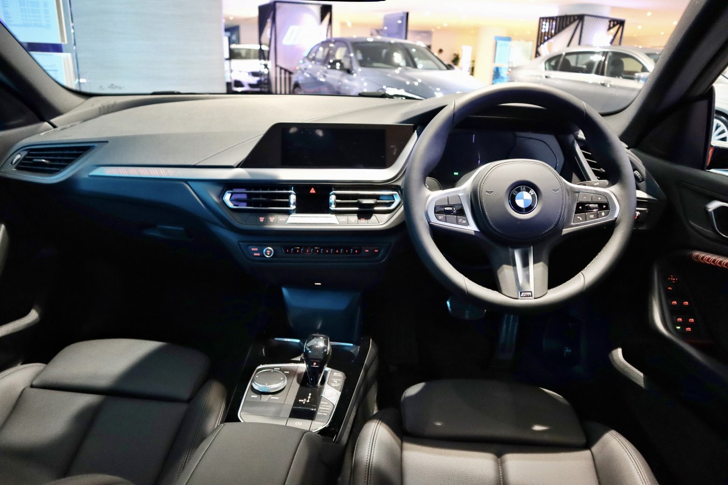 Dashboard and multifunction steering wheel with center console