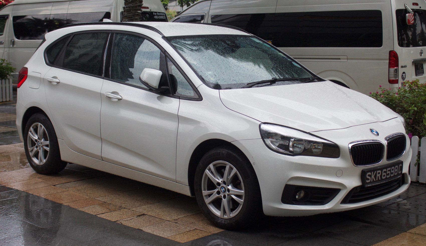 Compact MPV front and side exterior with alloy wheels and modern headlights.