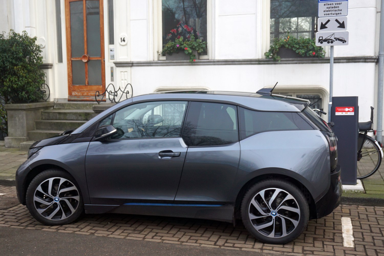 Electric subcompact with distinctive two-tone side profile and aerodynamic wheels