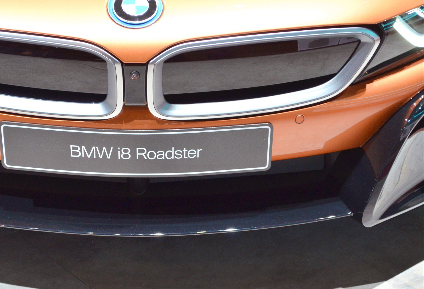 Close-up of front grille and BMW badge on a sports hybrid roadster.