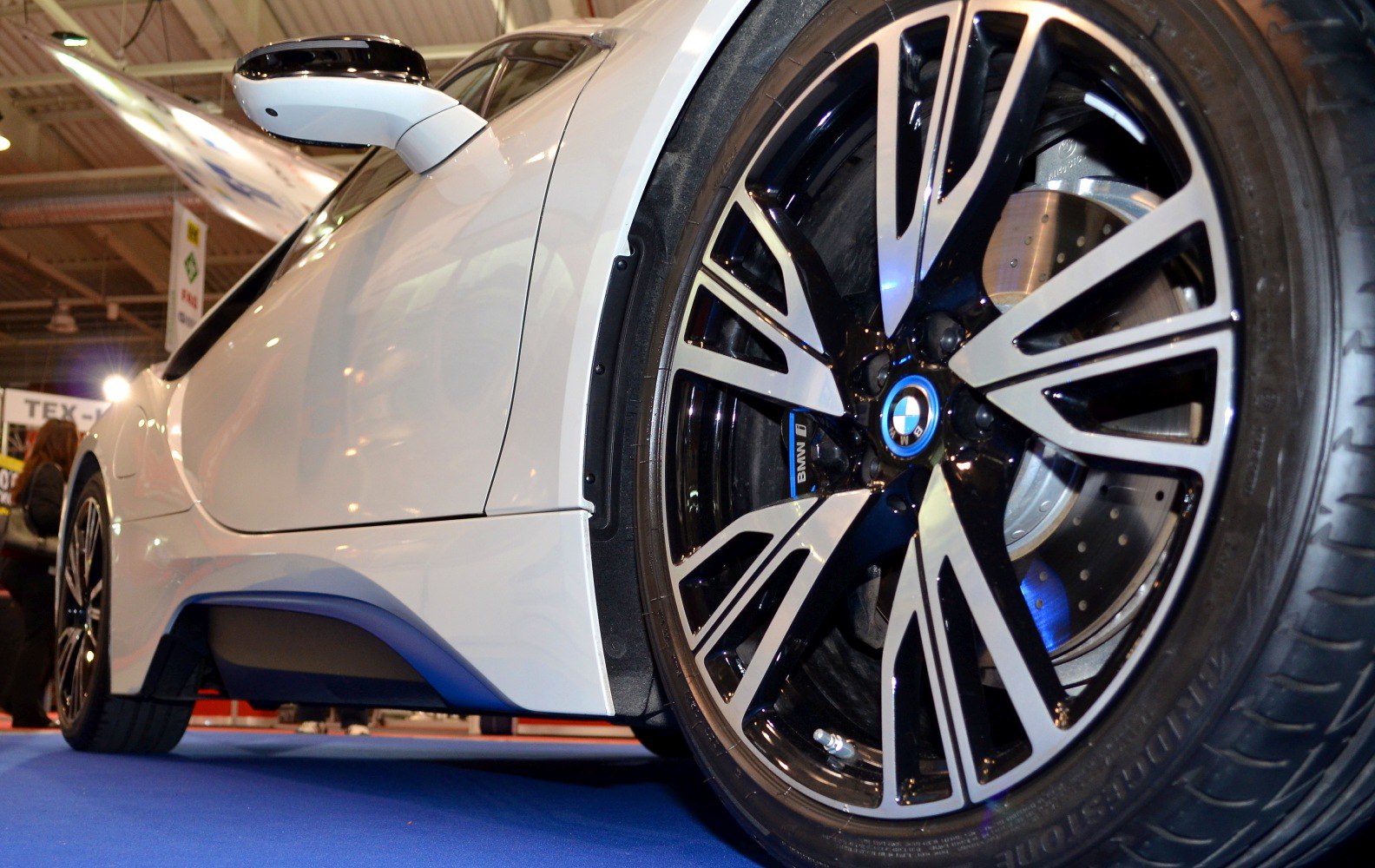 Sporty BMW i8 Coupe wheel and side mirror close-up