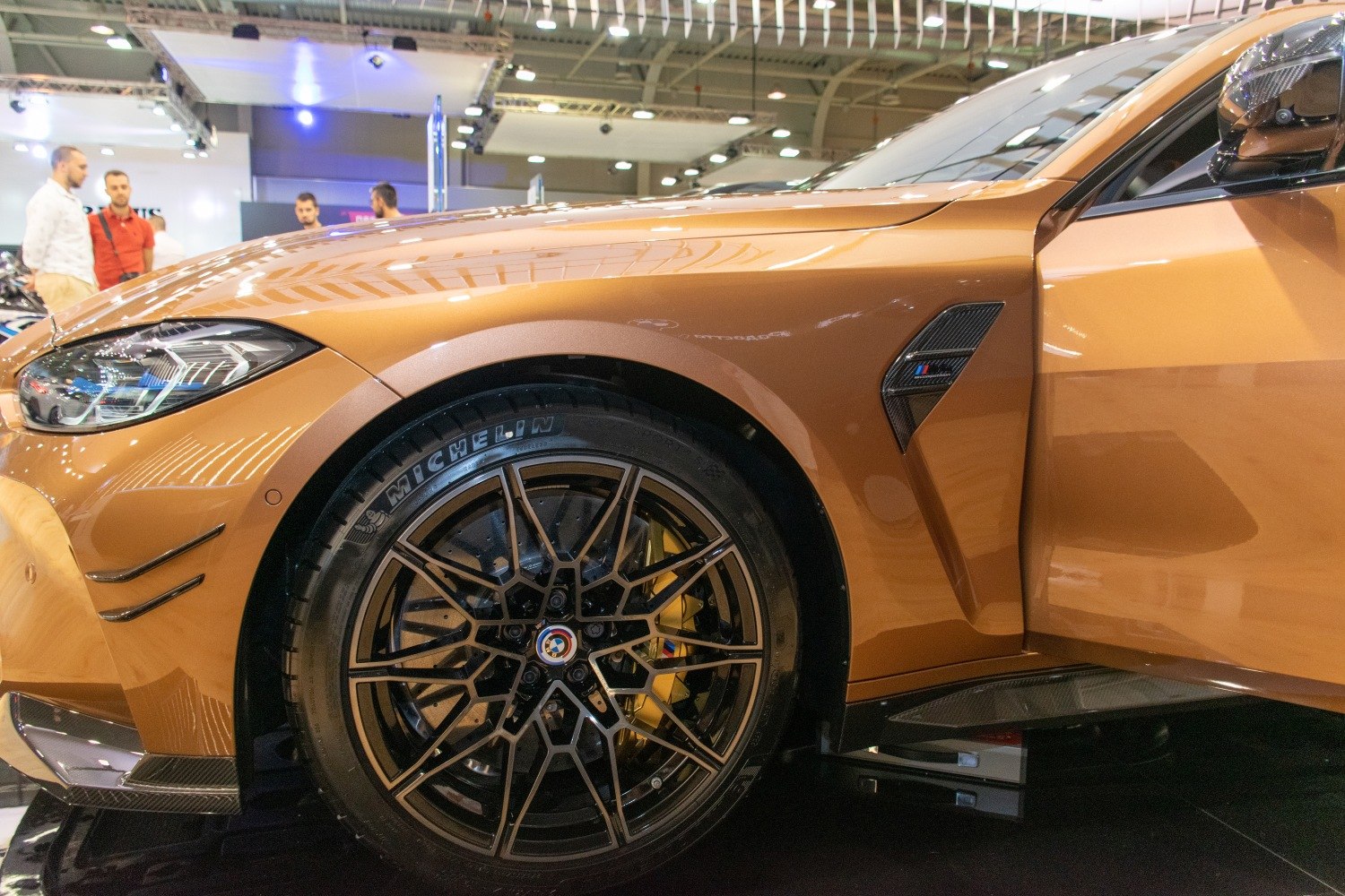 Front wheel with detailed alloy rim and side vent with M badge