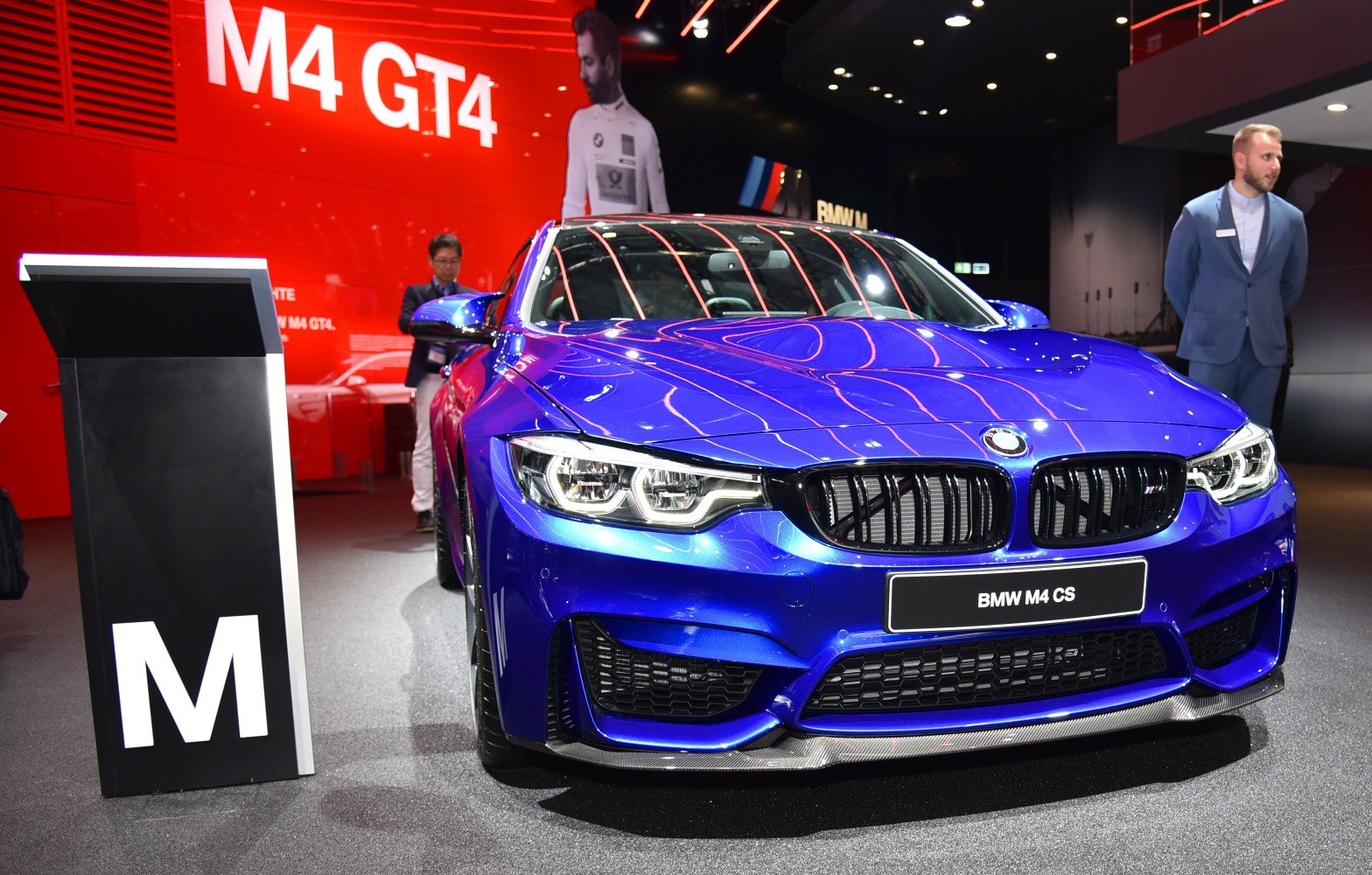 Front view with LED headlights and kidney grille