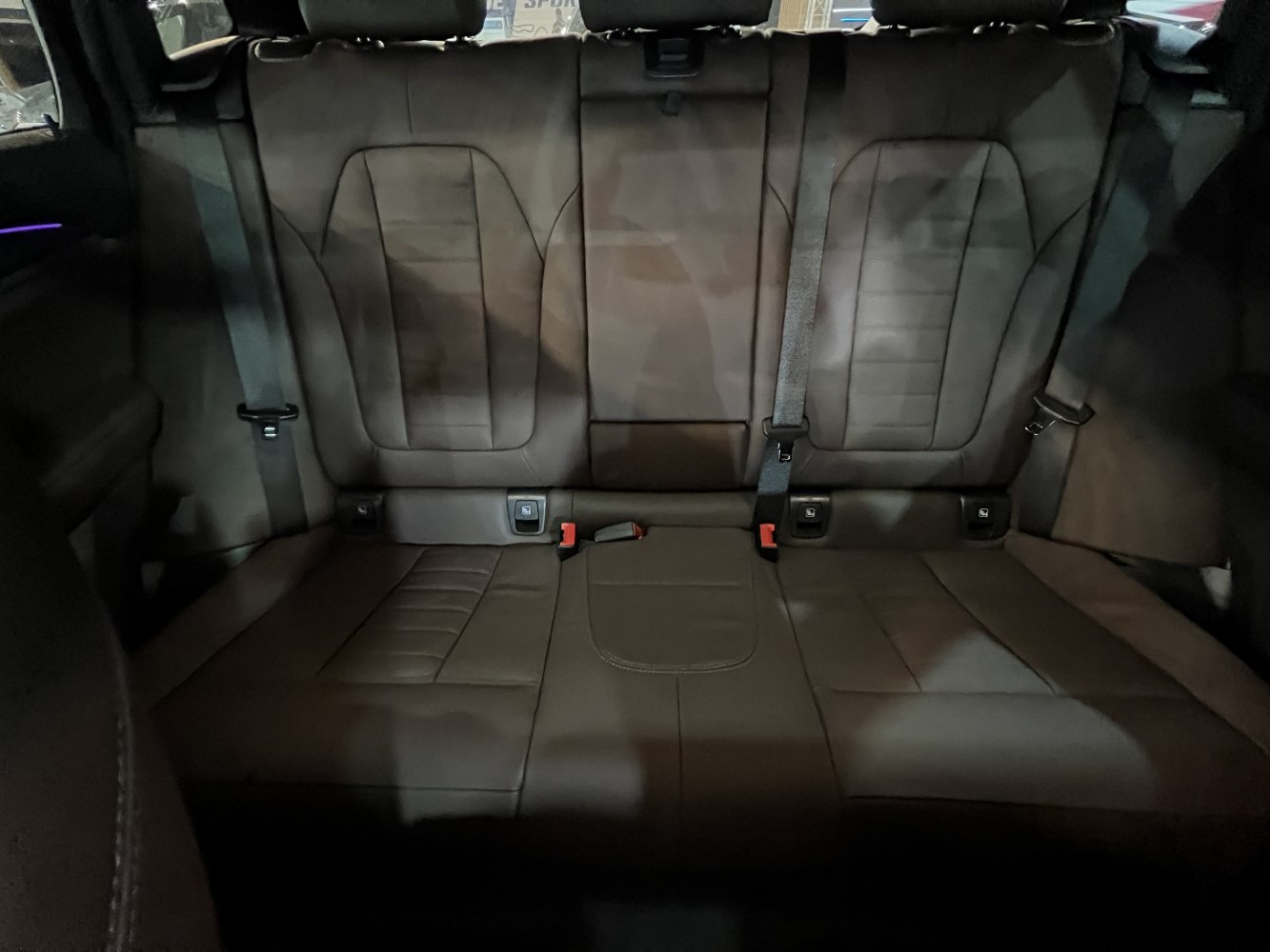 Rear seat with leather upholstery and ergonomic design