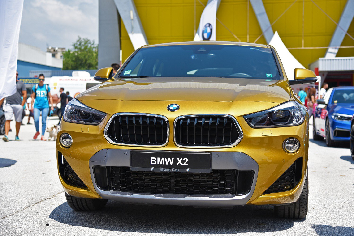 BMW X2 front with kidney grille and angular LED headlights