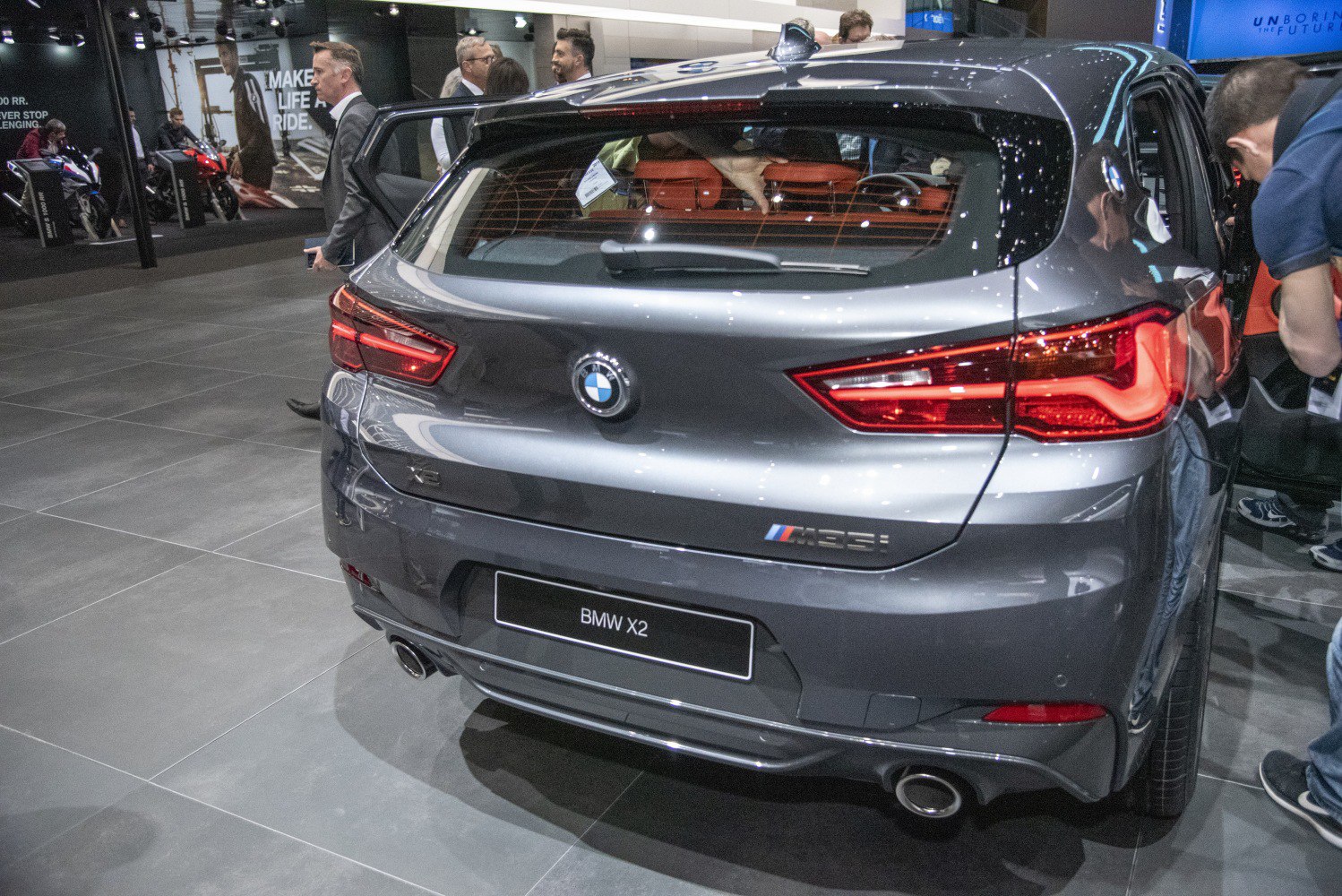 Rear view with sporty taillights and M35i badge