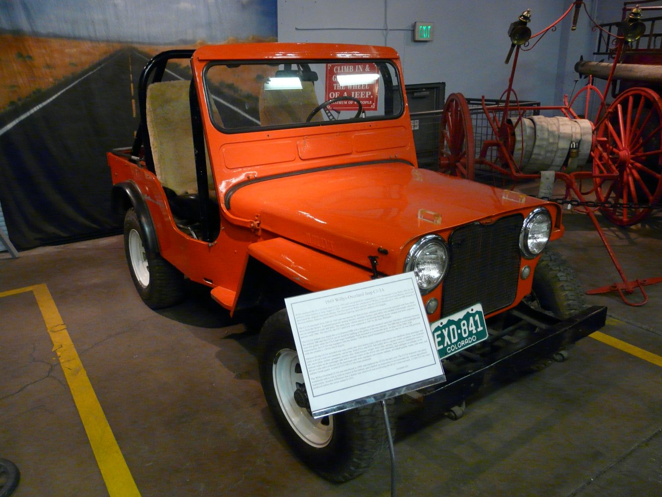 Open-top off-road vehicle with round headlights and flat fenders