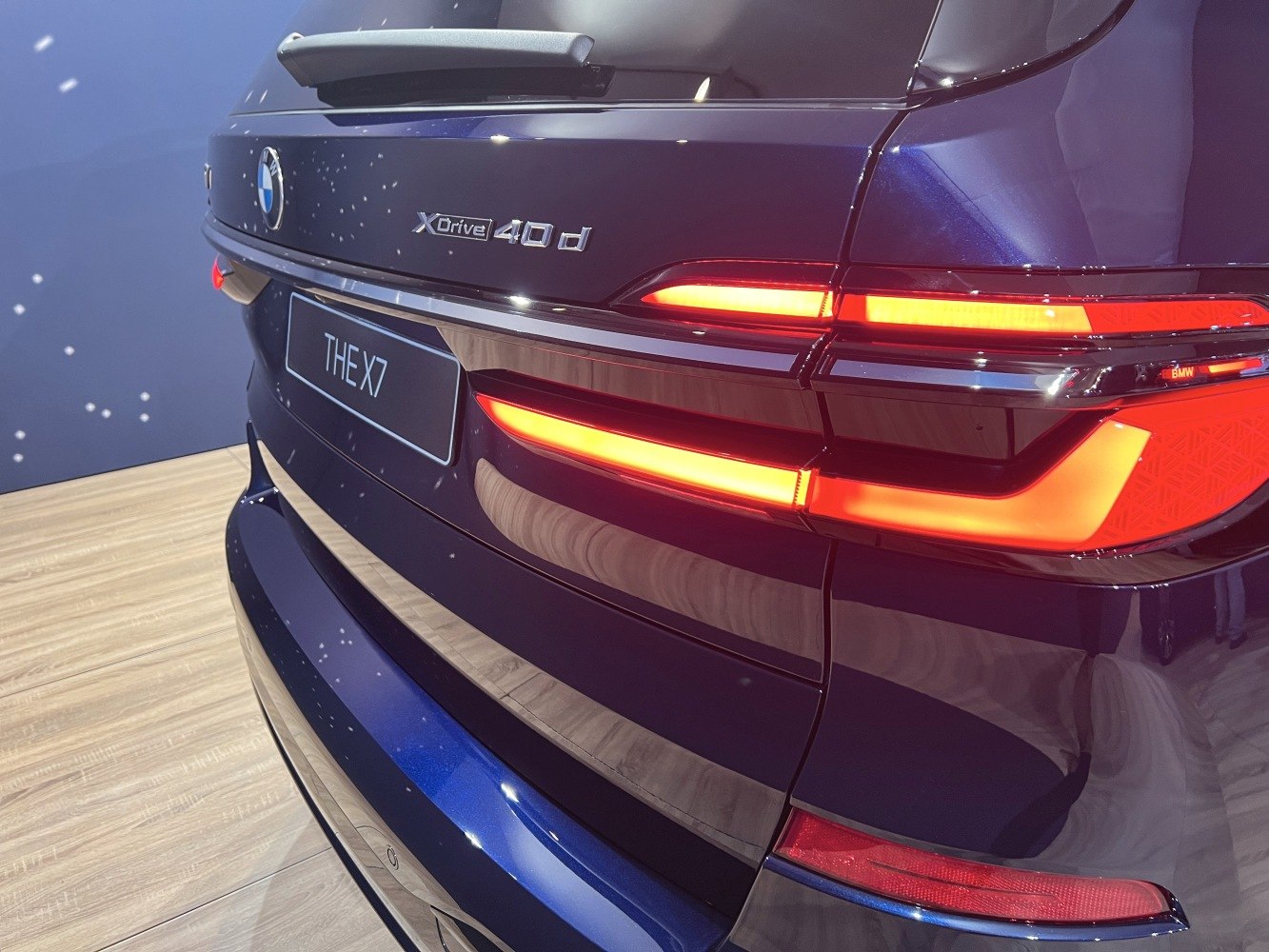 Rear LED taillights and XDrive 40d badge on a dark blue vehicle
