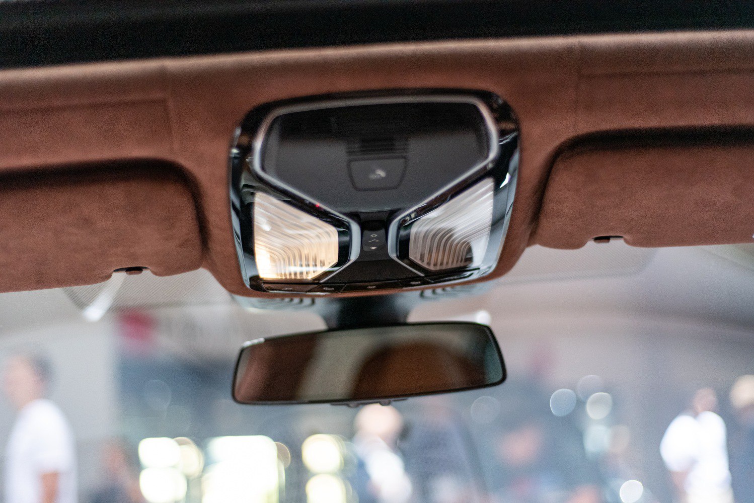Interior dome light and rearview mirror with overhead console