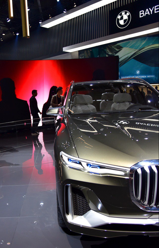 Front close-up with LED headlights and kidney grille of a luxury SUV concept