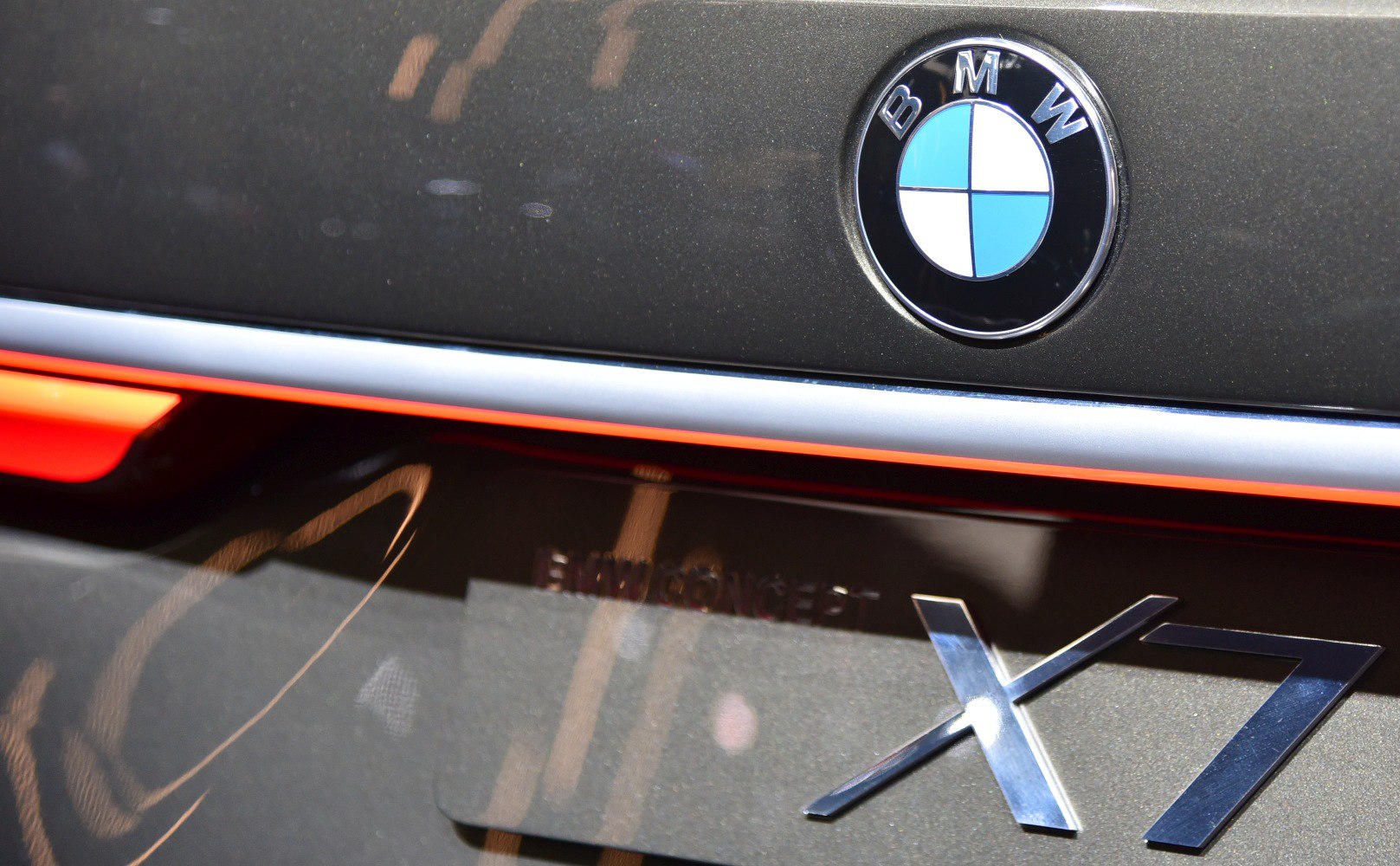 Close-up of rear BMW emblem and X7 badge with trim details