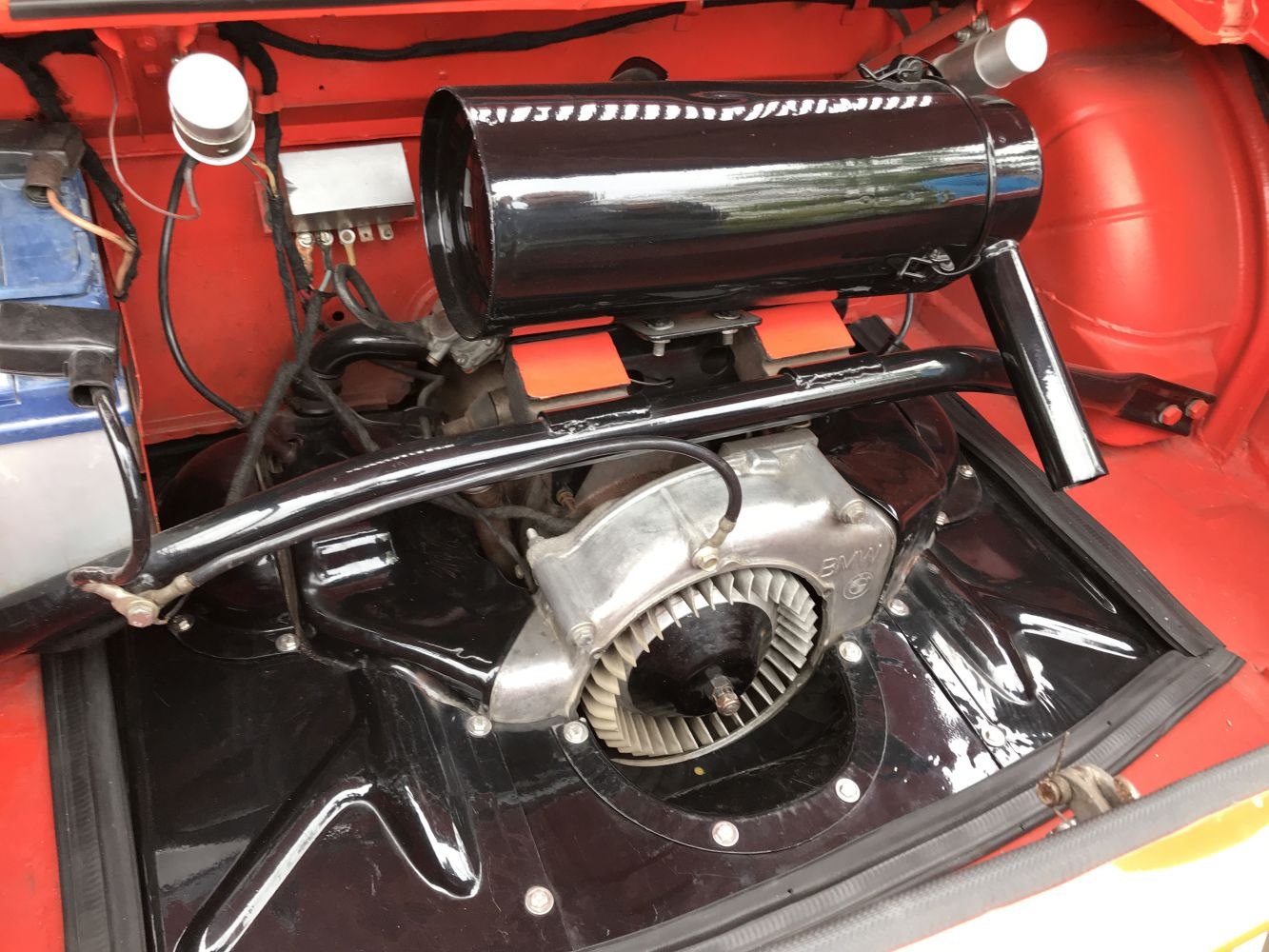 Air-cooled engine with fan and engine compartment details