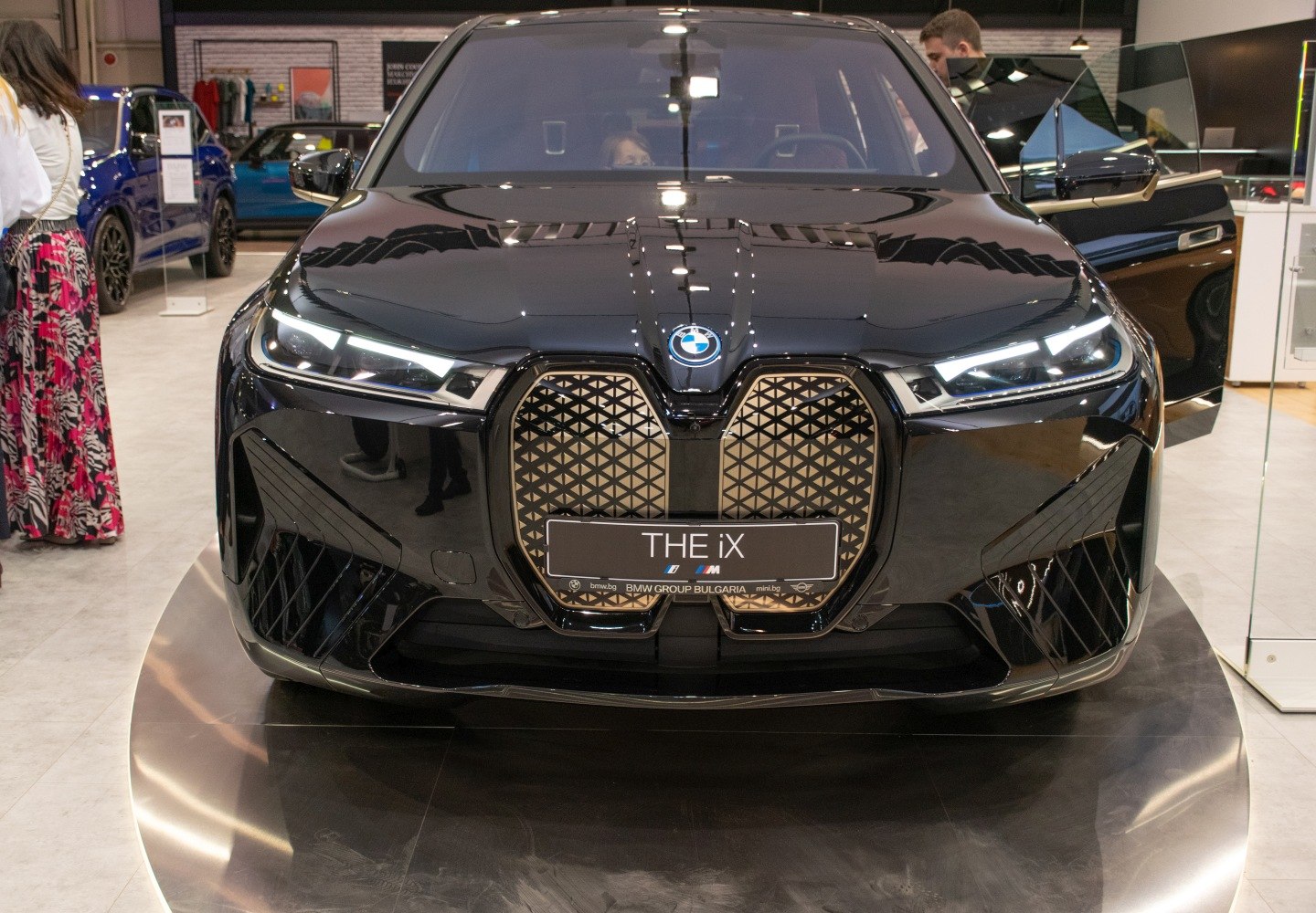 Front view with distinctive grille and LED headlights