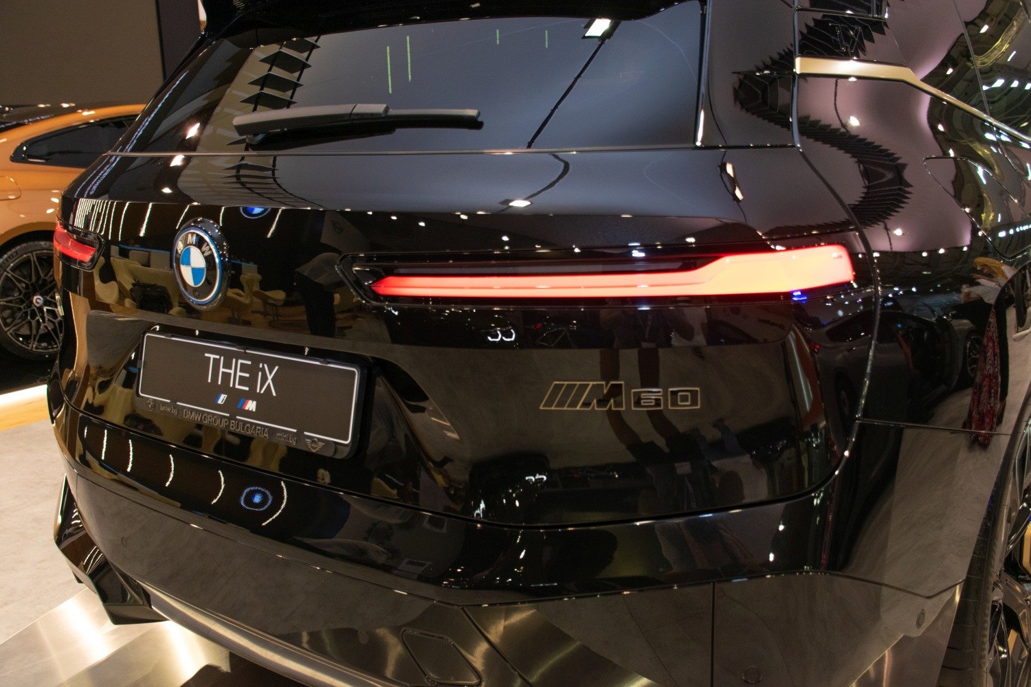 Rear section with illuminated sleek taillight and M60 emblem