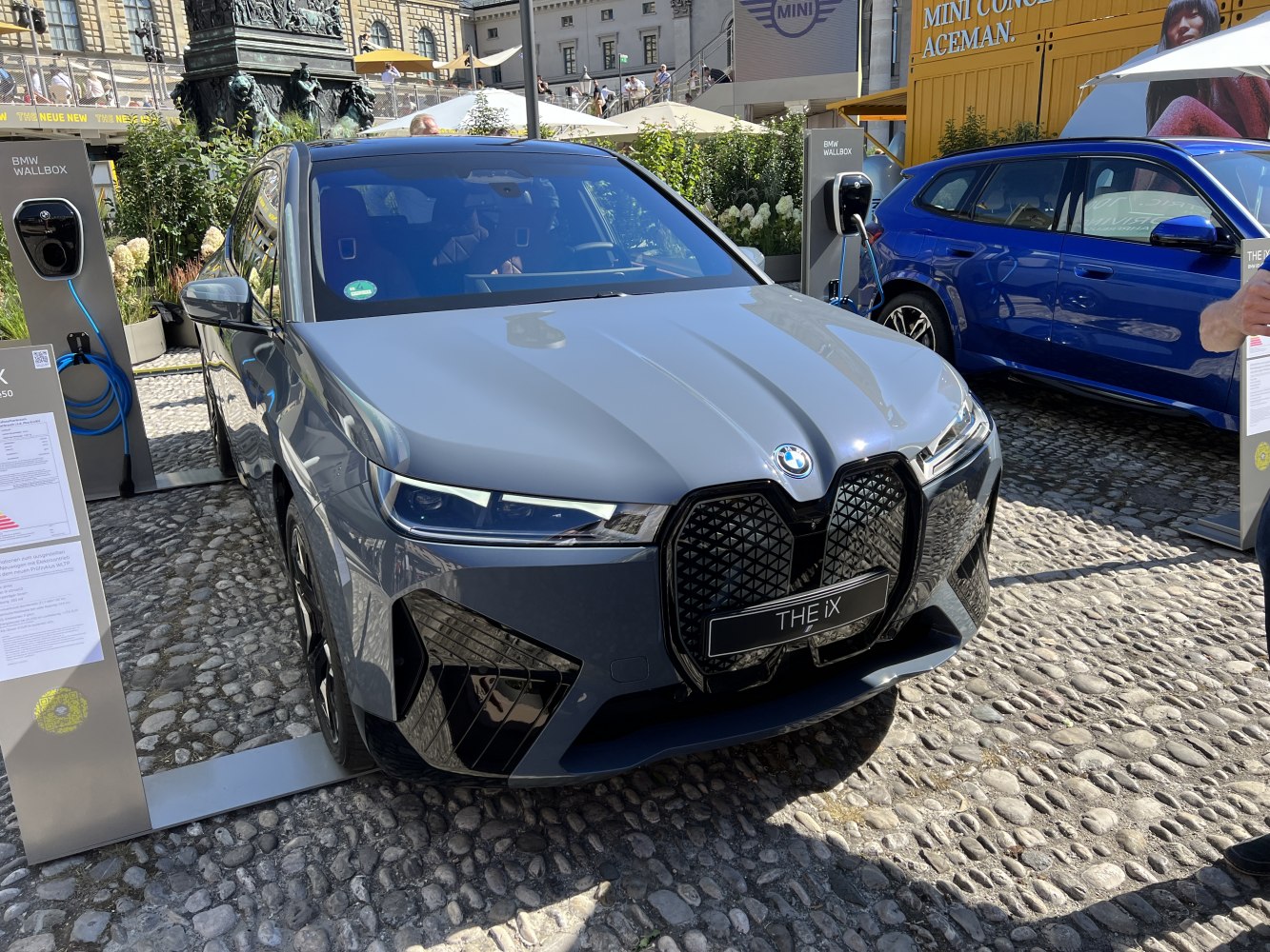 Front view with large kidney grille and LED headlights