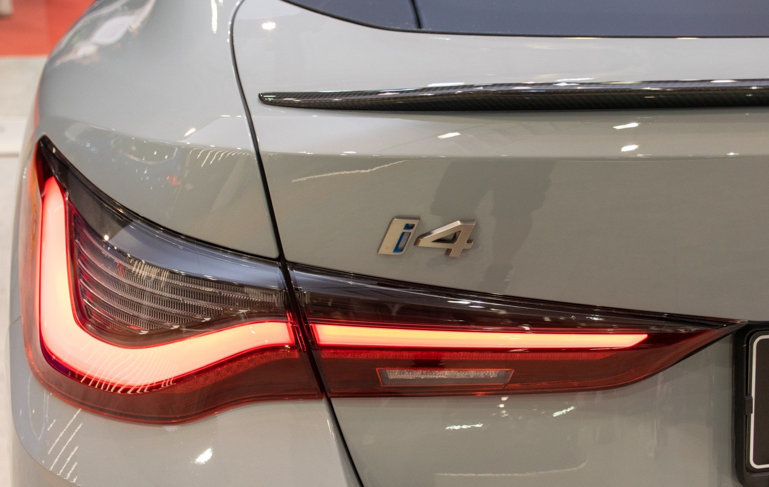 Rear LED taillight and i4 badge on the trunk