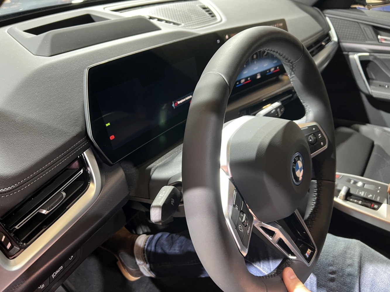 Digital dashboard and multifunction steering wheel with premium controls
