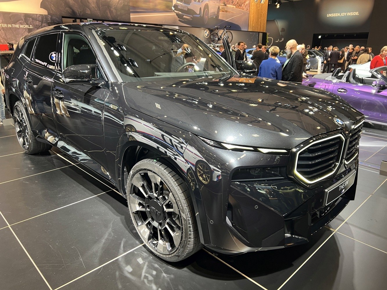 Prominent front grille and intricate alloy wheels on a luxury SUV