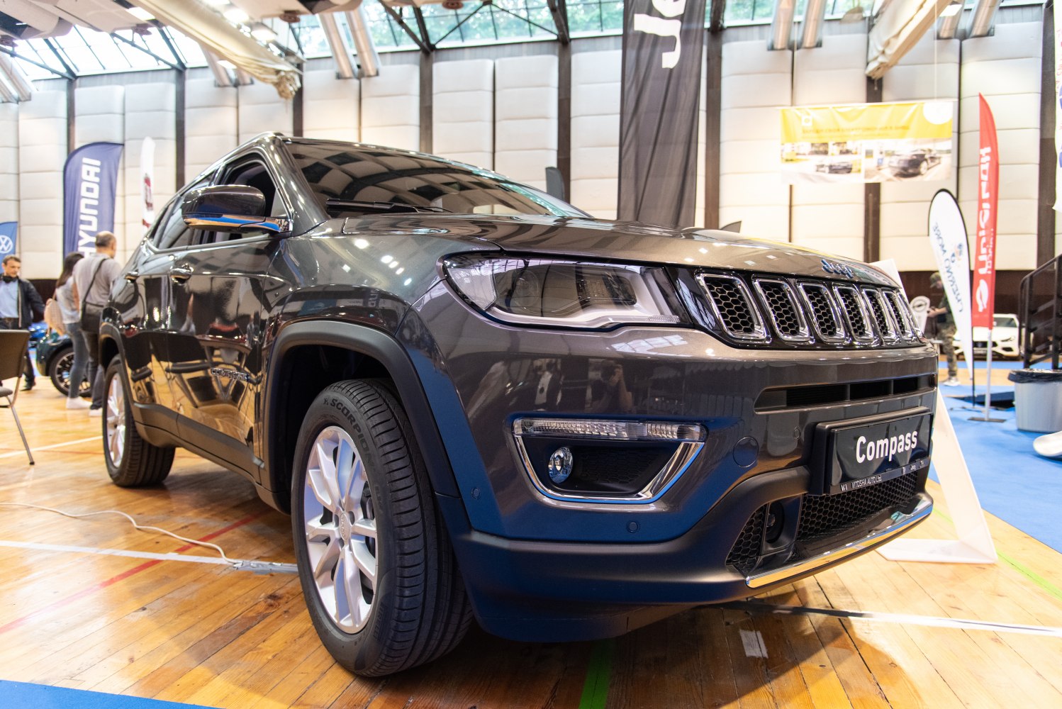 SUV front grille and headlight design with alloy wheels