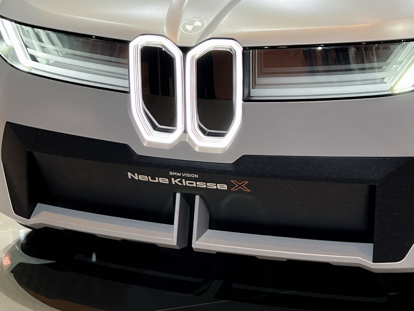Illuminated kidney grille and sleek LED headlights