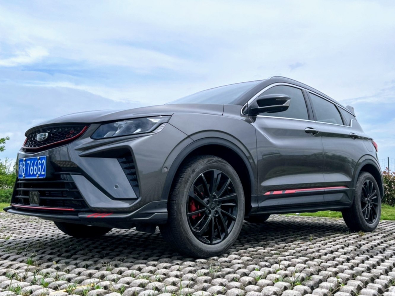 Front grille and black alloy wheels with red accents