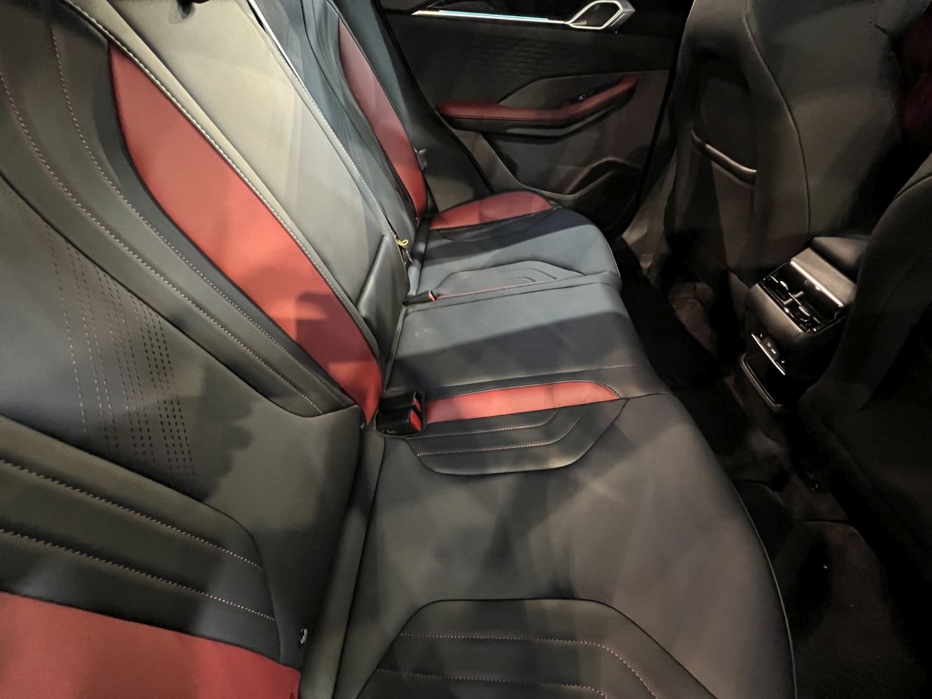 Black and red leather rear seats with modern design and rear air vents