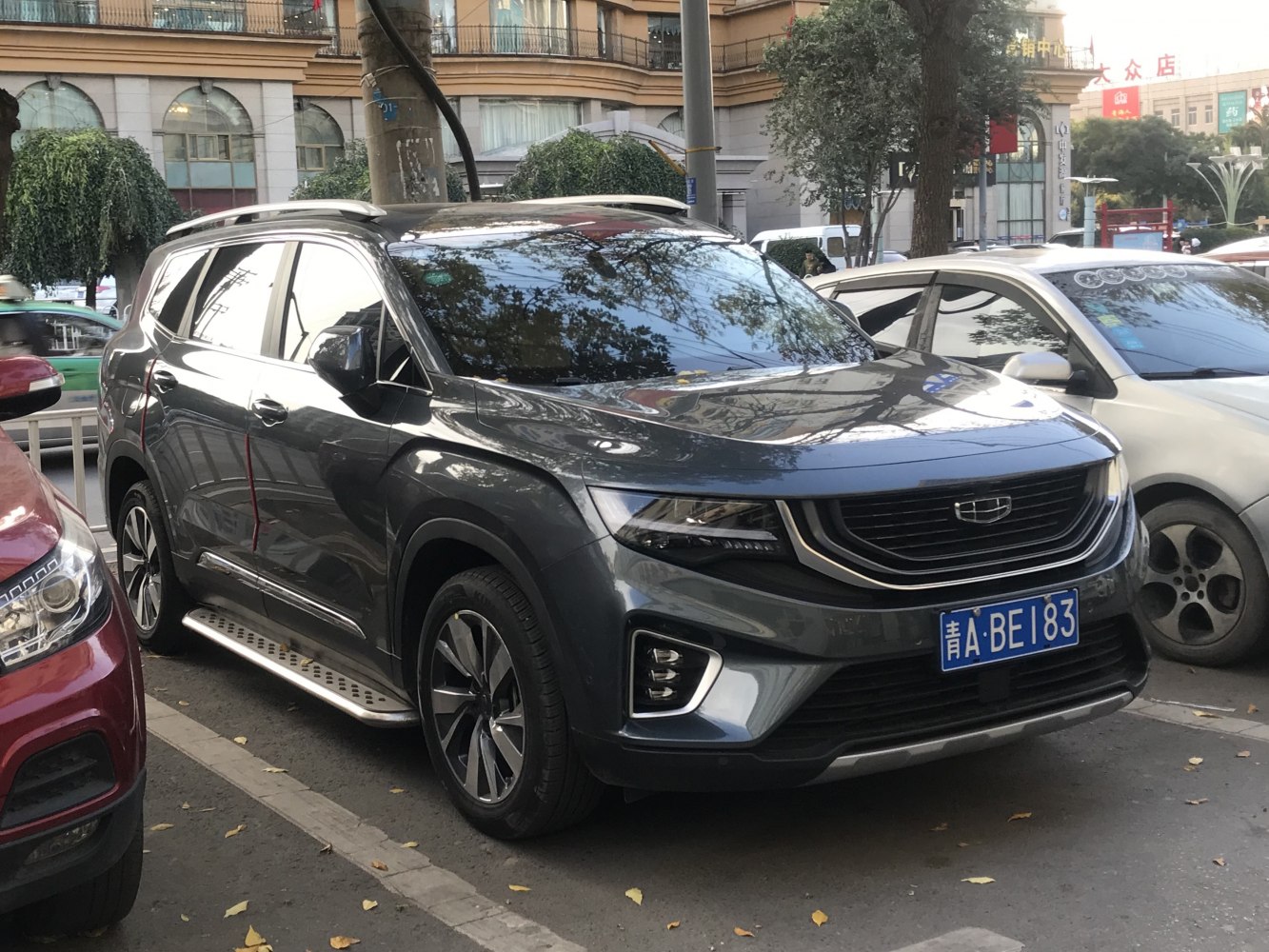 Modern SUV with LED headlights, alloy wheels, and side step board