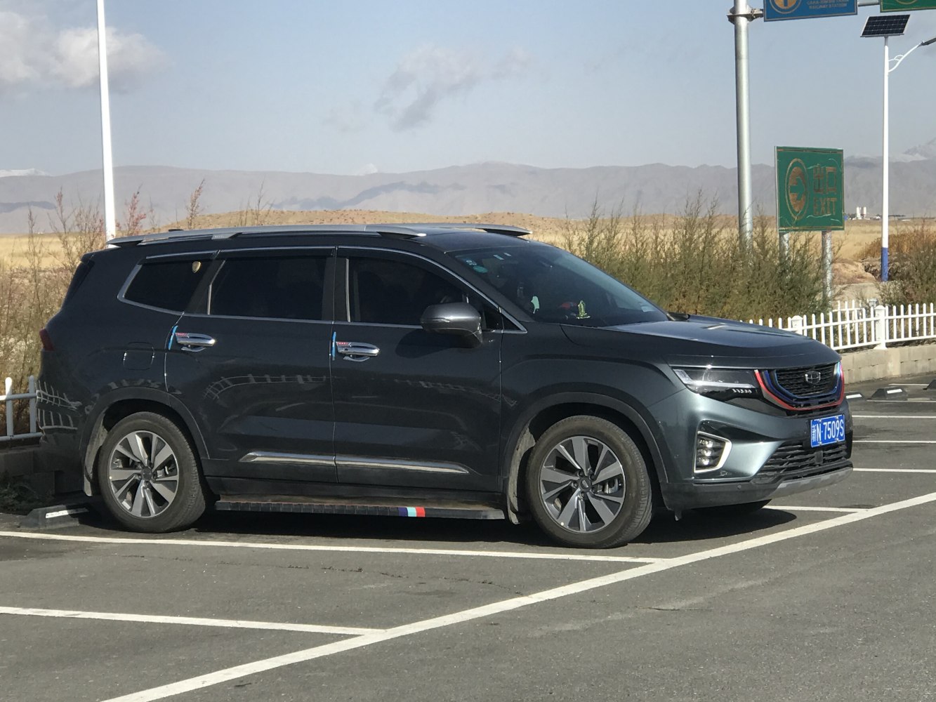 Side profile of a modern SUV with sleek windows and aerodynamic body lines